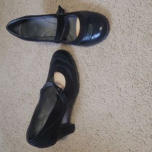 Black Mary jane heel 3 inch heel, size 9.5, good condition. Aerosoles Brand